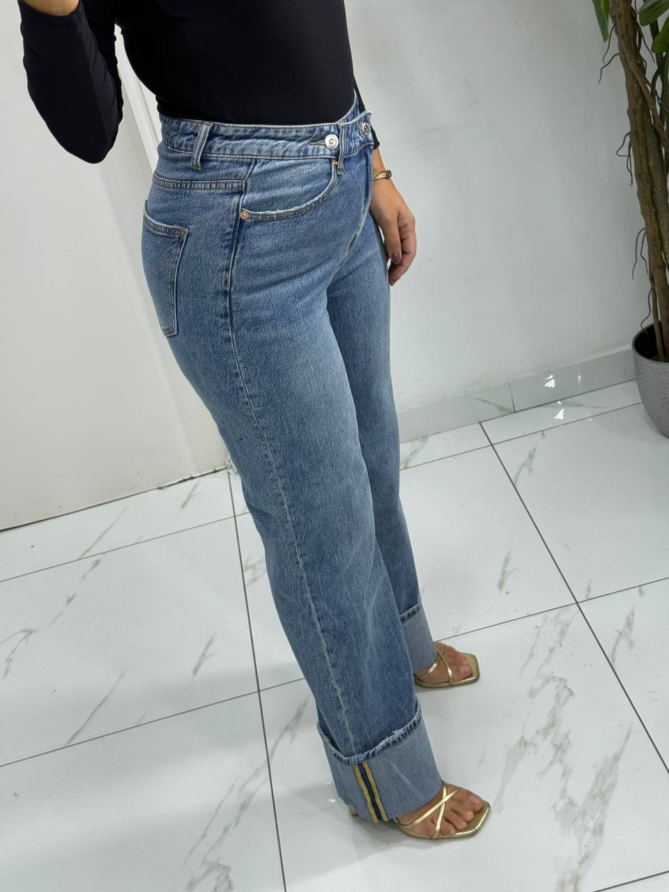 JEANS CON PIEGA